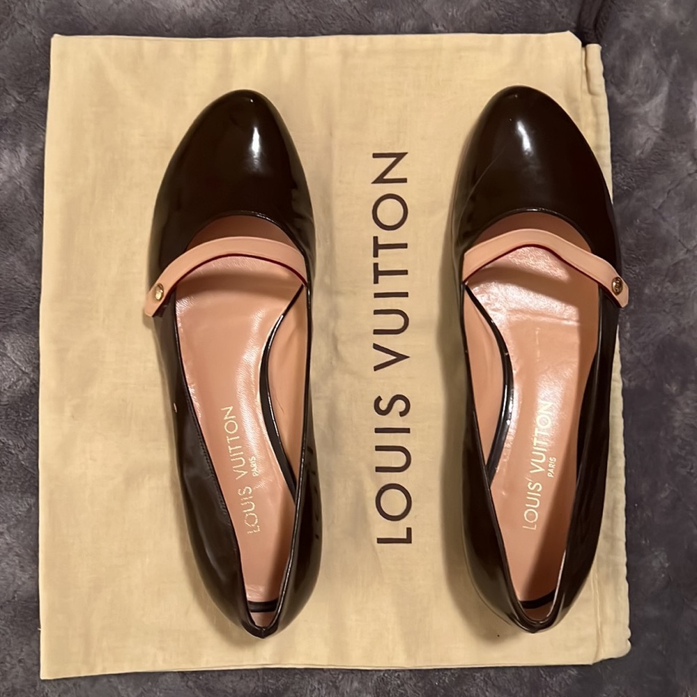 Louis Vuitton Patent Leather Flats with Pink Strap - Picture 10 of 11